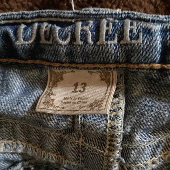 Cute denim low waisted mini skirt - Picture 3 of 3